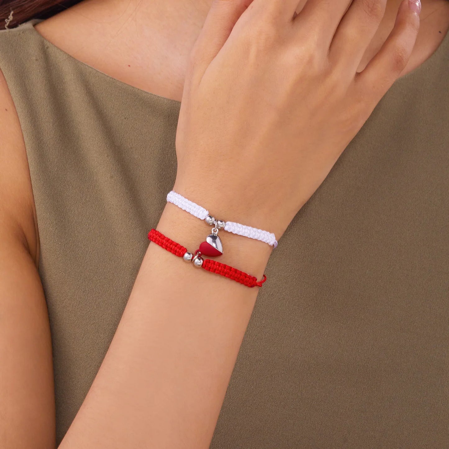 Par de Pulseras Hilo Corazón - Unidos con Imán