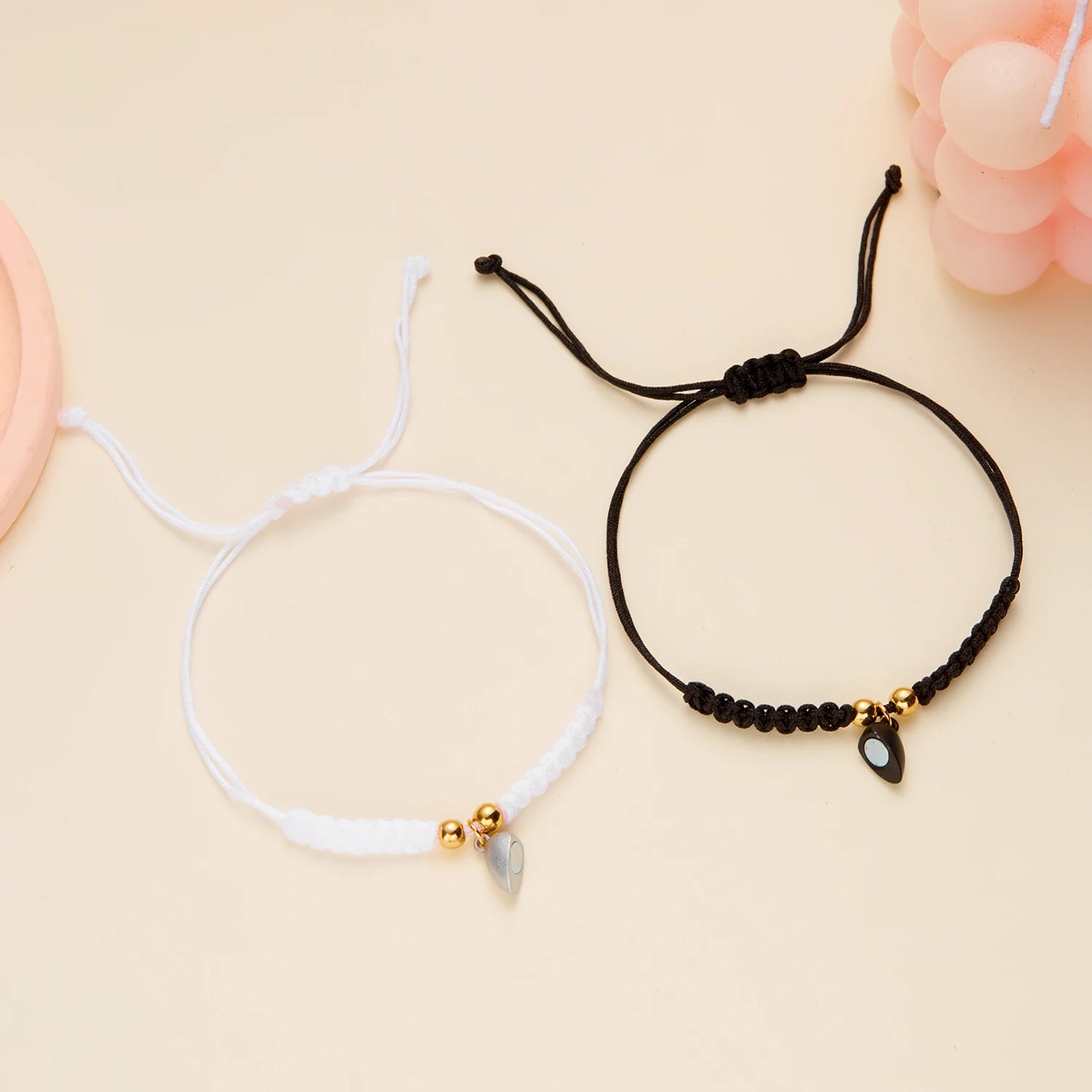 Par de Pulseras Hilo Corazón - Unidos con Imán