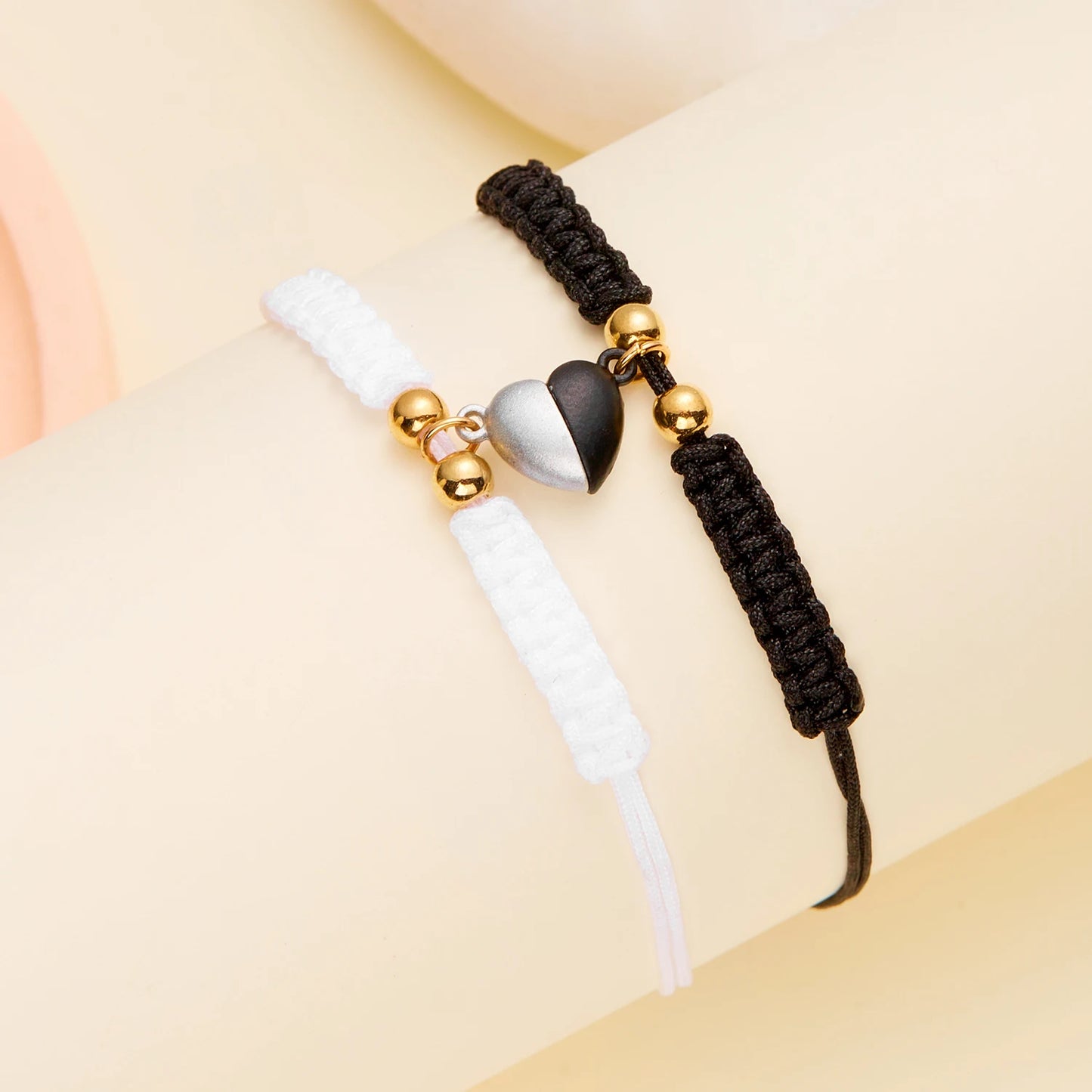 Par de Pulseras Hilo Corazón - Unidos con Imán