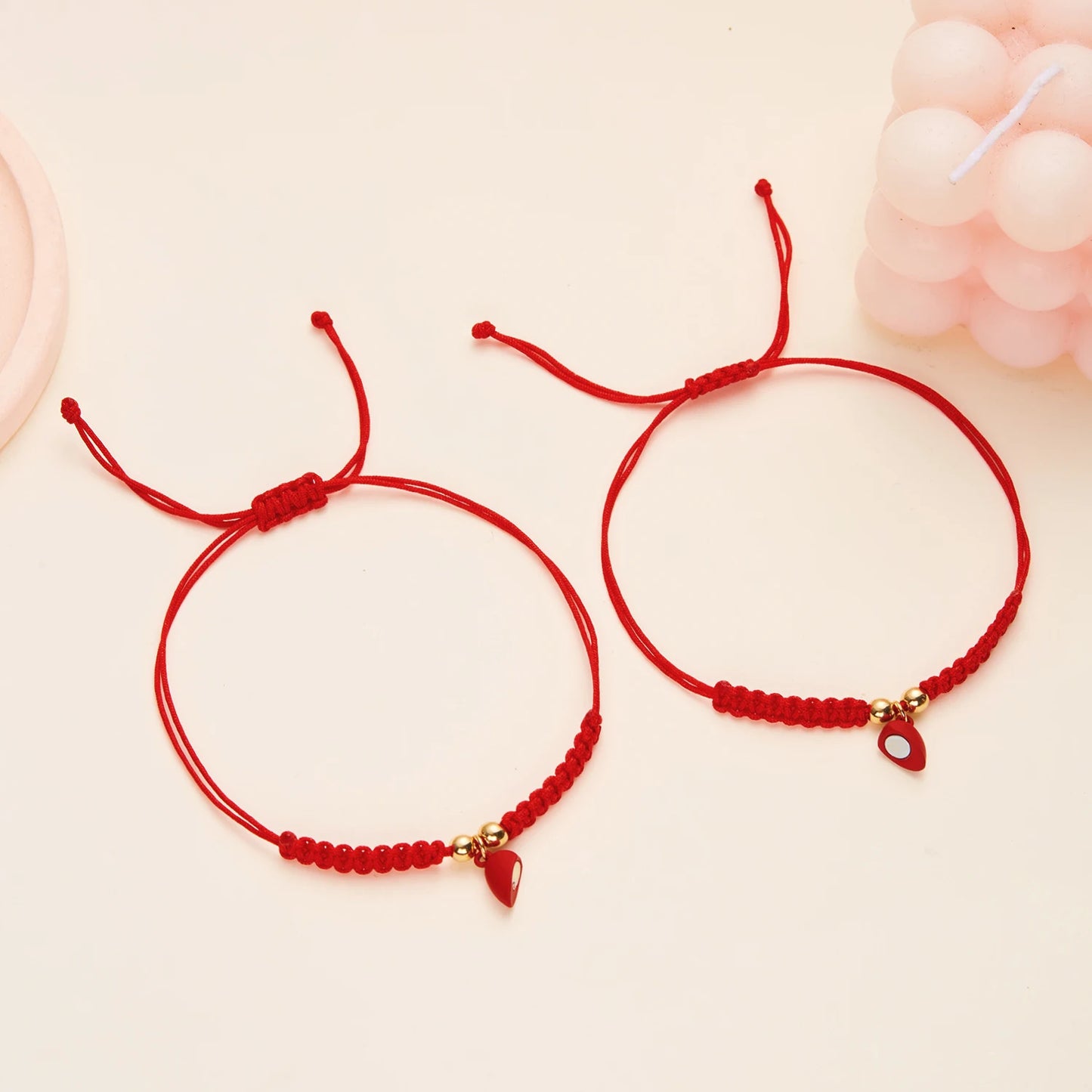 Par de Pulseras Hilo Corazón - Unidos con Imán